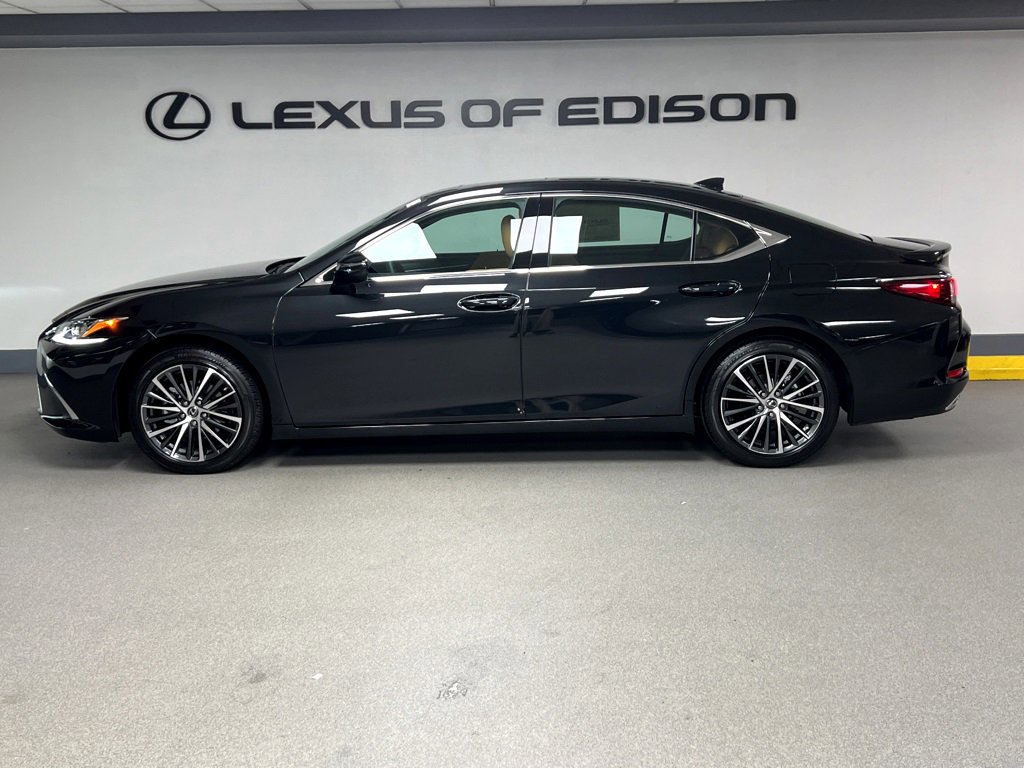 New 2025 Lexus ES 350 w/ Premium Package image 4