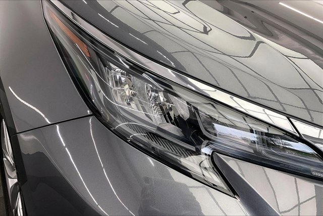 Used 2025 Toyota Sienna XLE image 29