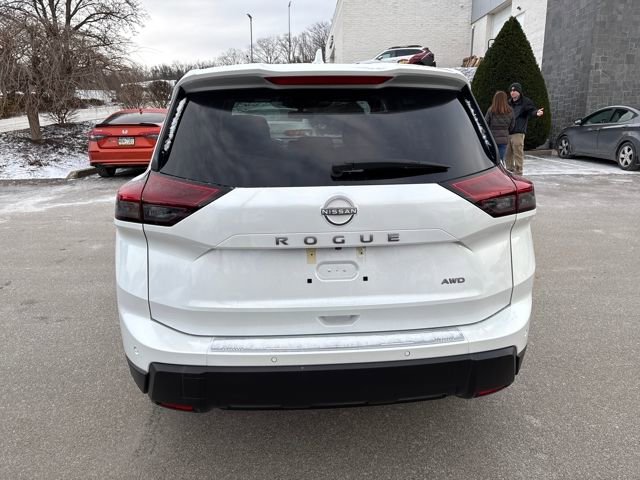 Certified 2025 Nissan Rogue SV image 4