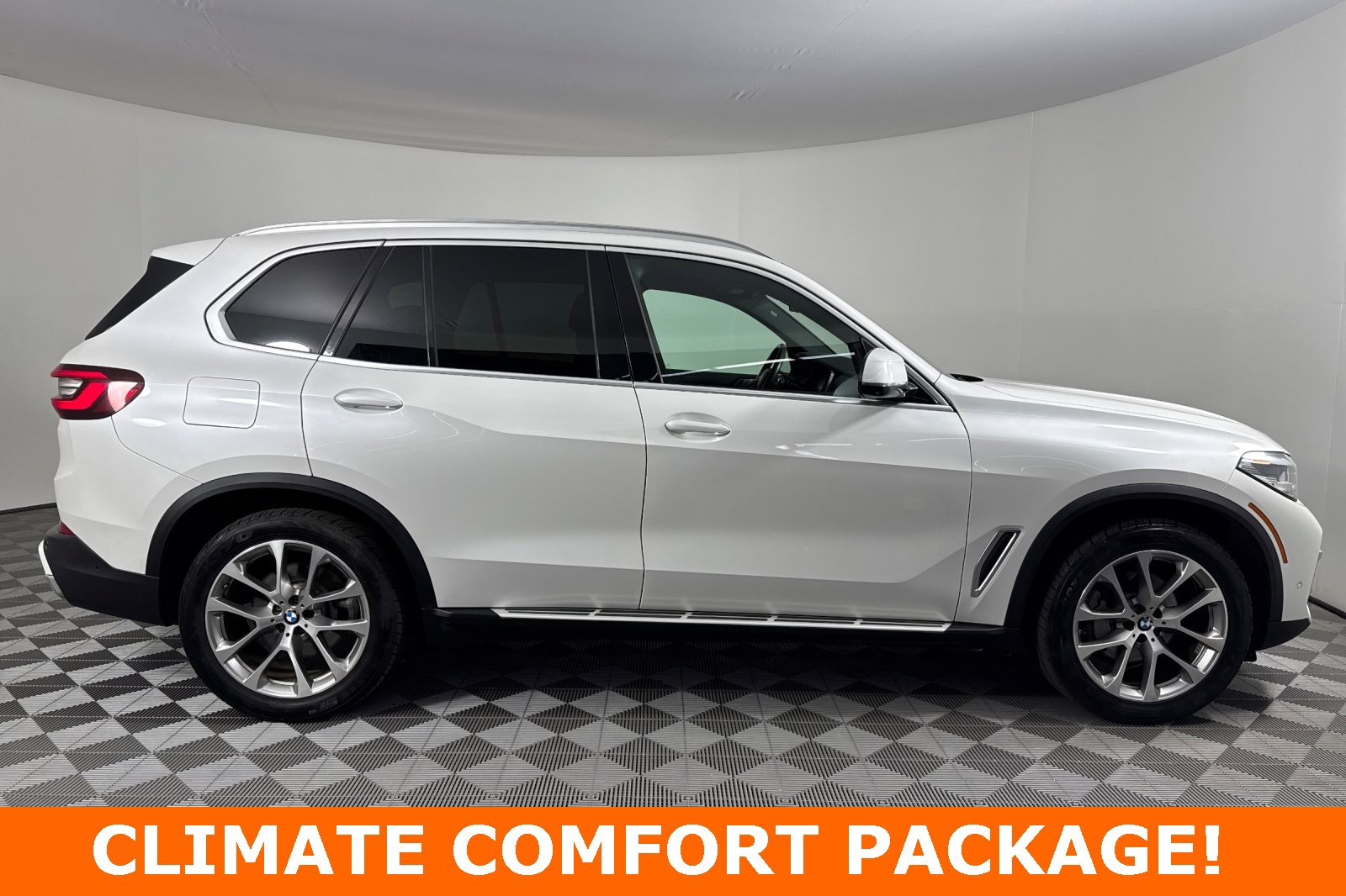Used 2022 BMW X5 xDrive40i w/ Premium Package image 3