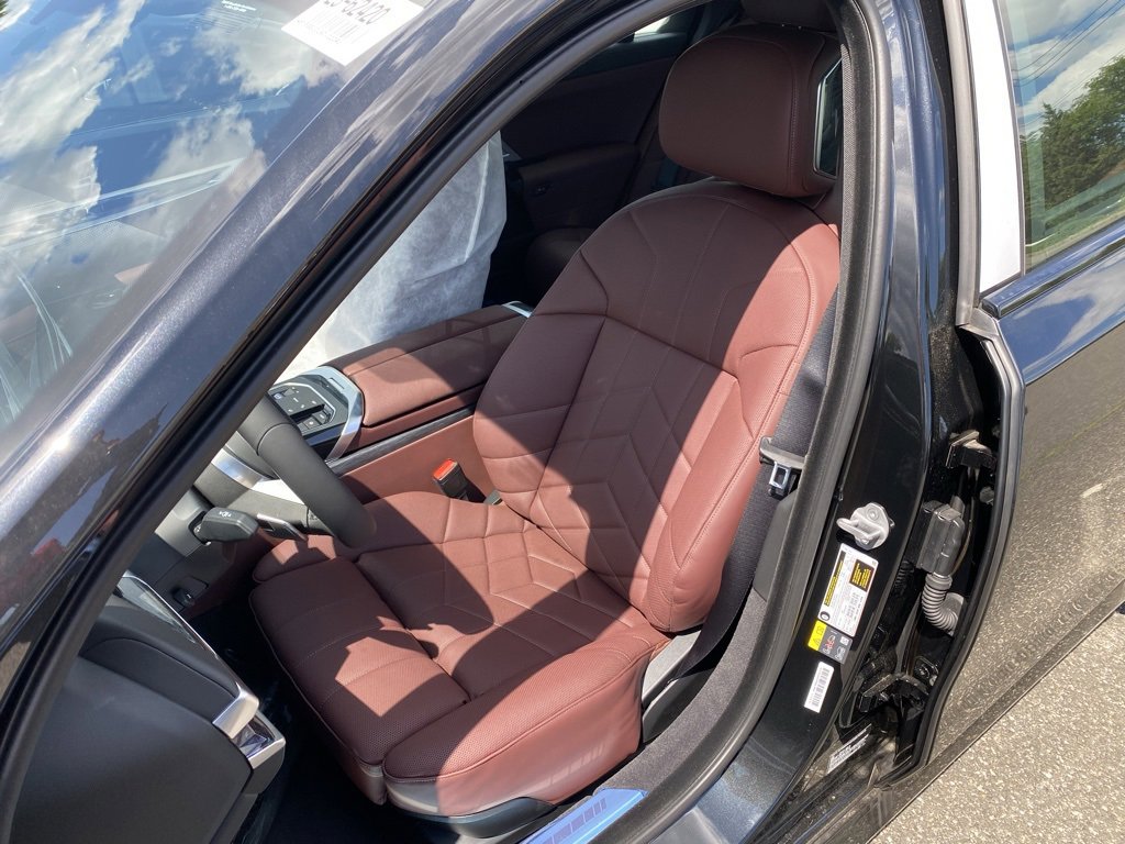 New 2025 BMW i7 xDrive60 image 13