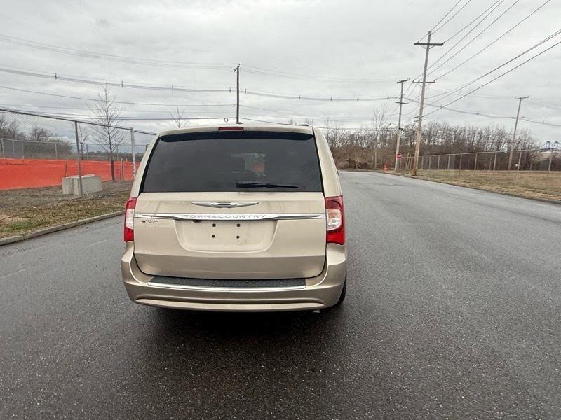 Used 2012 Chrysler Town & Country Touring w/ Entertainment Group #1 image 7