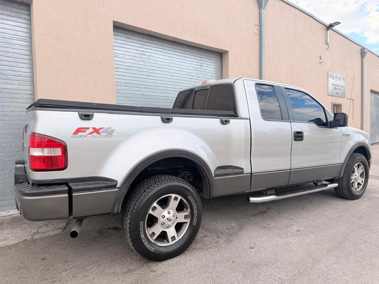 Used 2005 Ford F150 XLT image 14