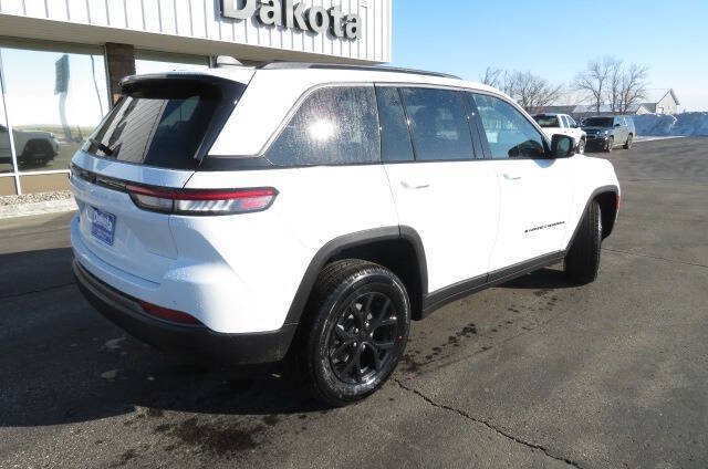New 2026 Jeep Grand Cherokee Altitude AWD/4WD image 9
