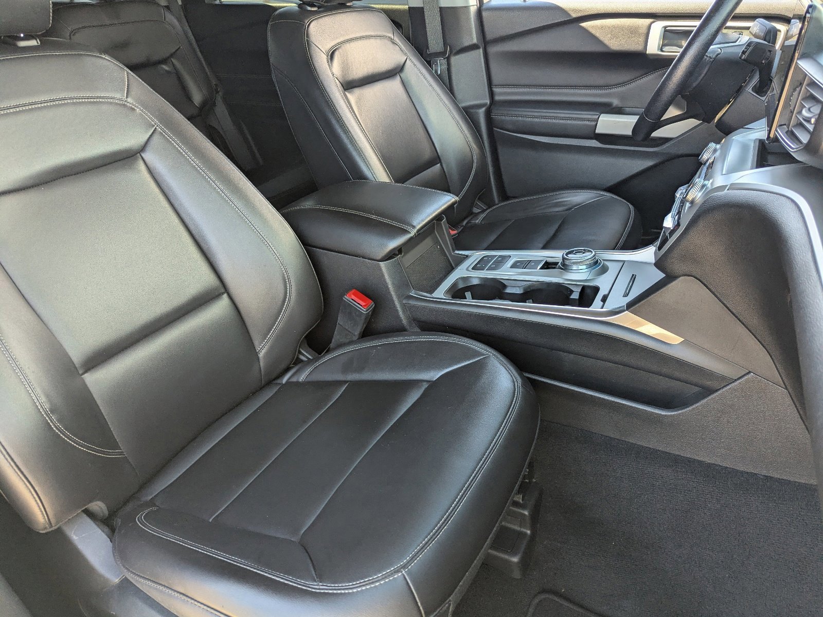 Used 2021 Ford Explorer XLT w/ Equipment Group 202A image 11