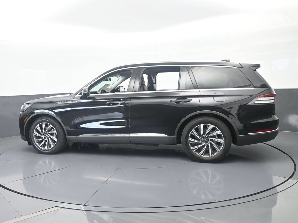 Used 2025 Lincoln Aviator 2WD image 3