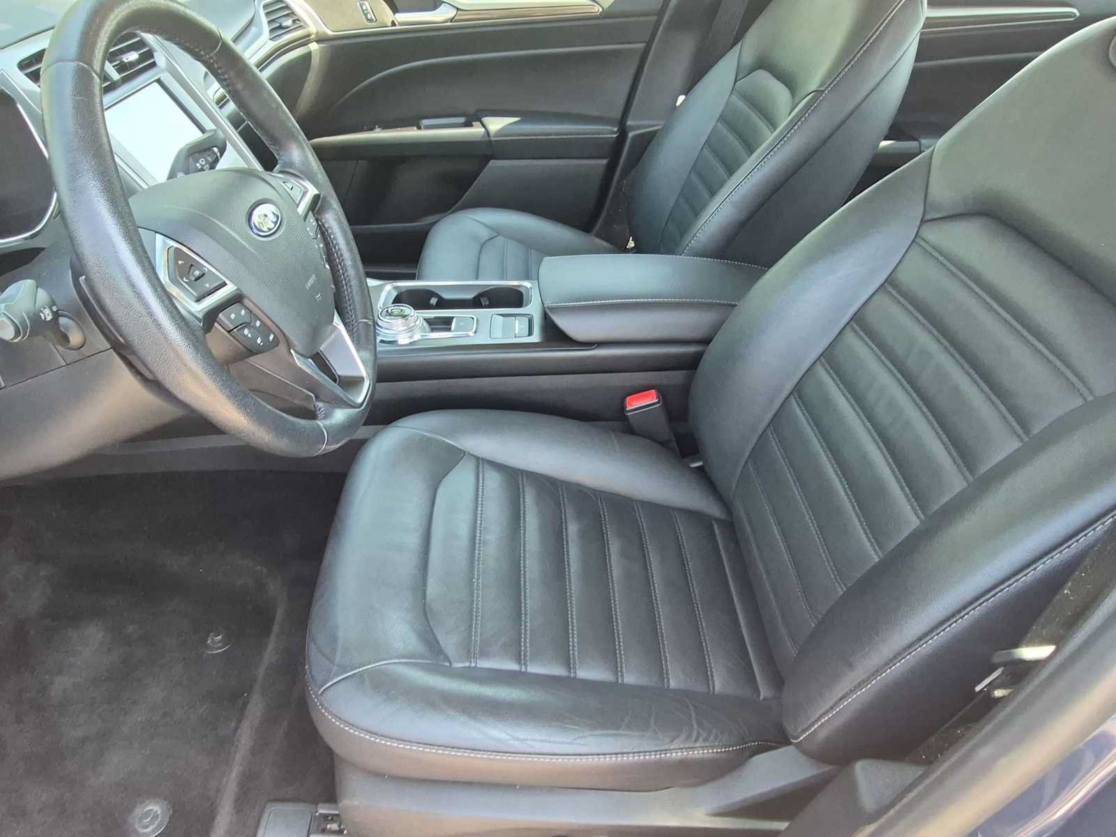 Used 2018 Ford Fusion SE w/ Fusion SE Technology Package FWD image 15