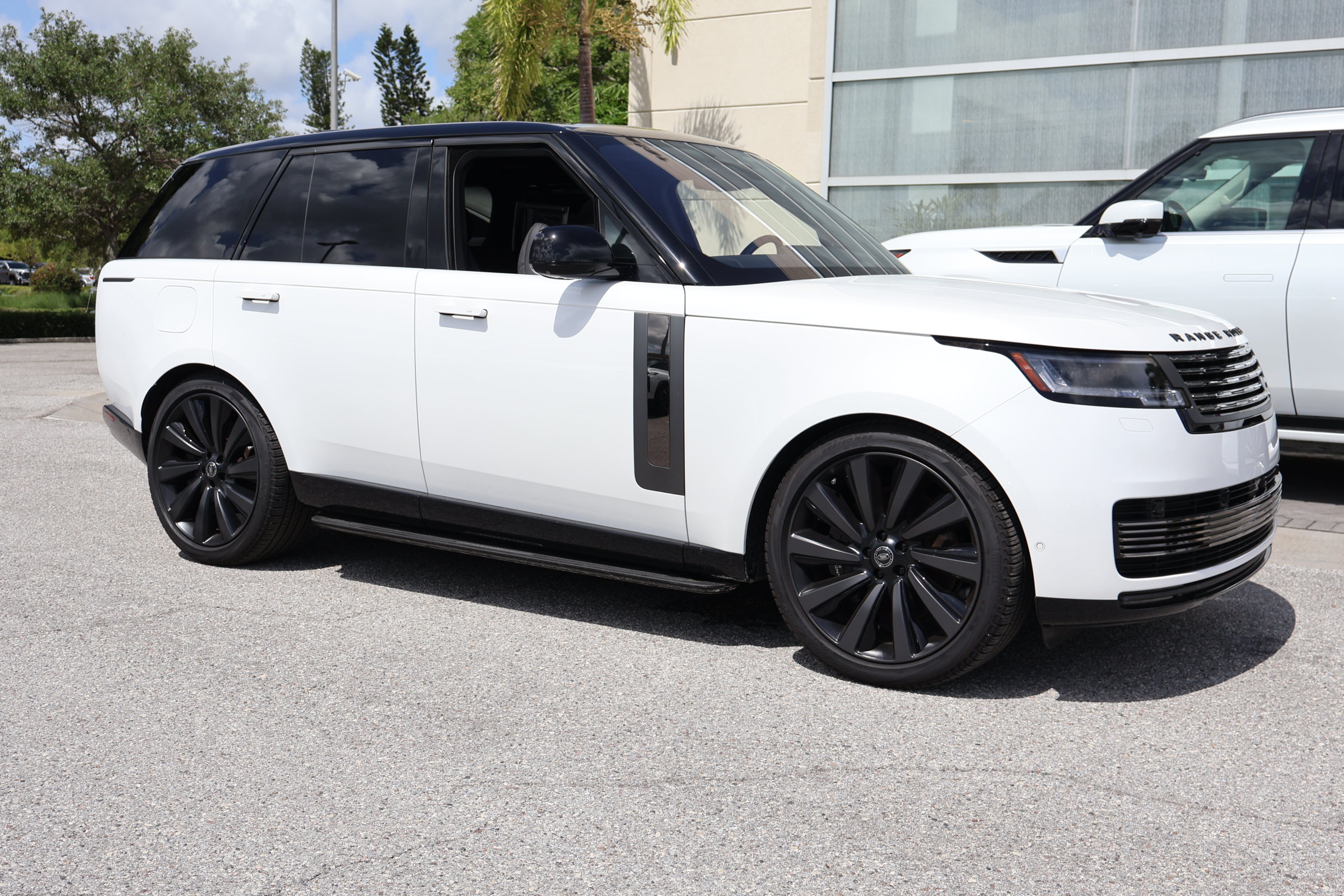 Used 2023 Land Rover Range Rover SV AWD/4WD image 11