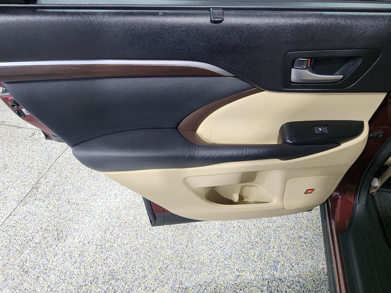 Used 2015 Toyota Highlander Limited AWD/4WD image 26