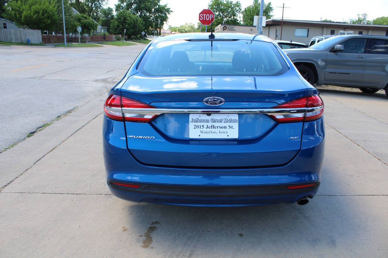Used 2017 Ford Fusion SE w/ Fusion SE Technology Package FWD image 7