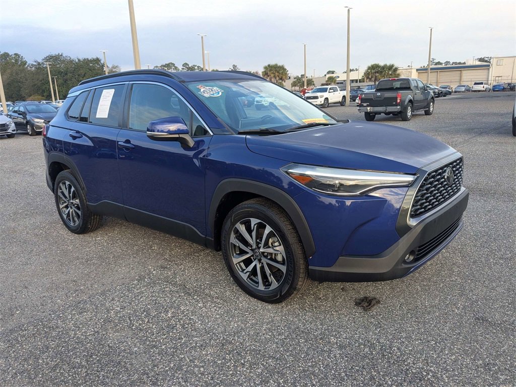 Used 2023 Toyota Corolla Cross XLE image 2