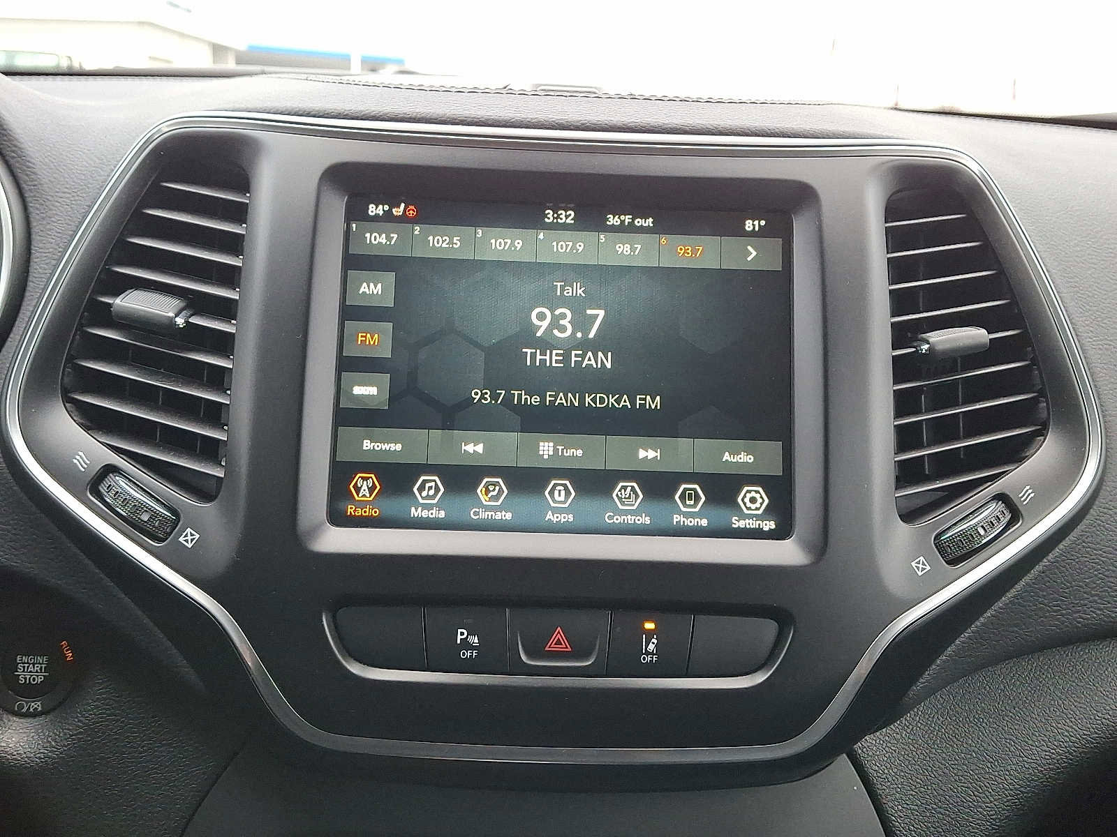 Used 2021 Jeep Cherokee Latitude Lux w/ Comfort/Convenience Group image 16