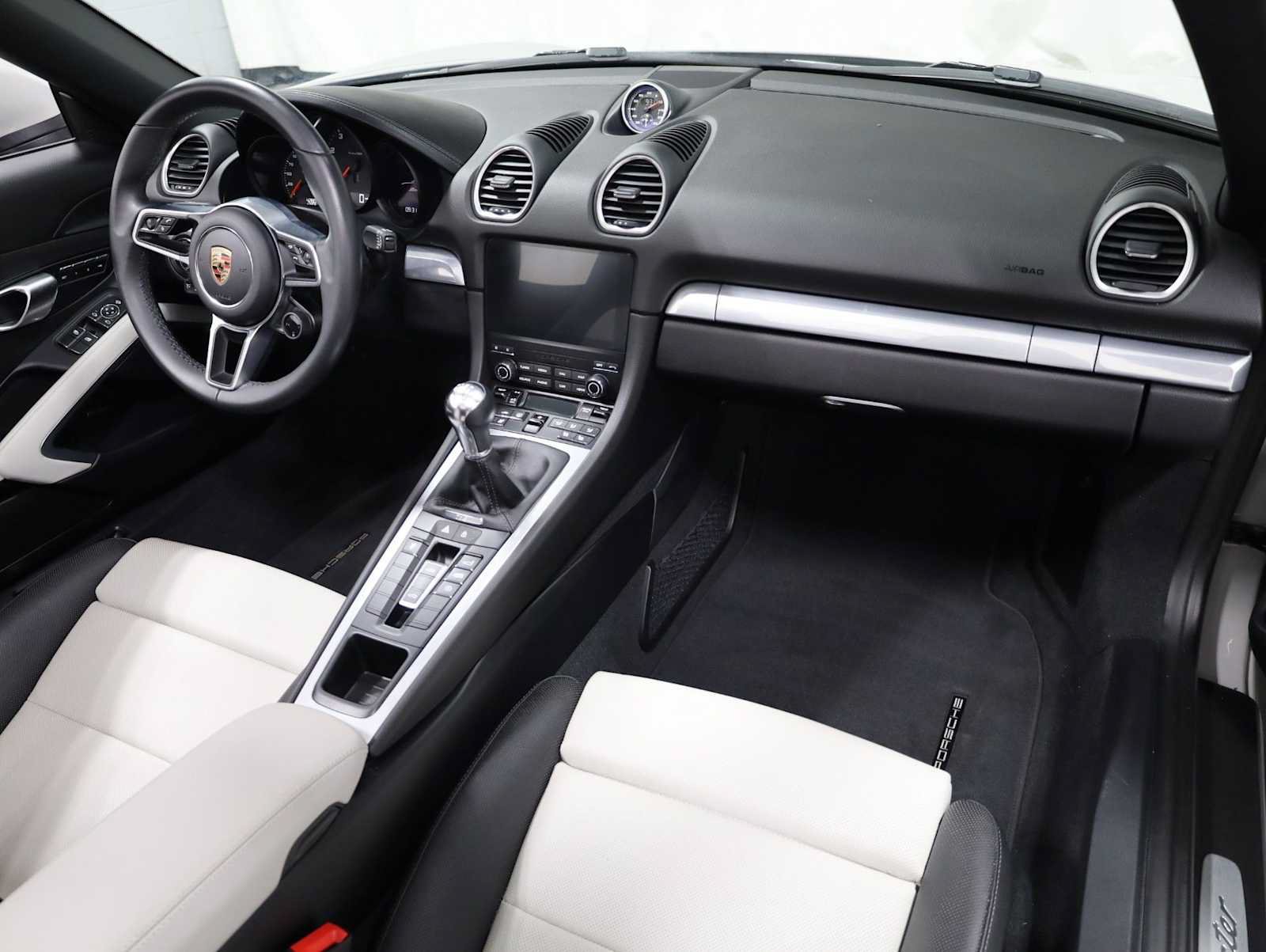 Used 2025 Porsche 718 Boxster RWD image 6
