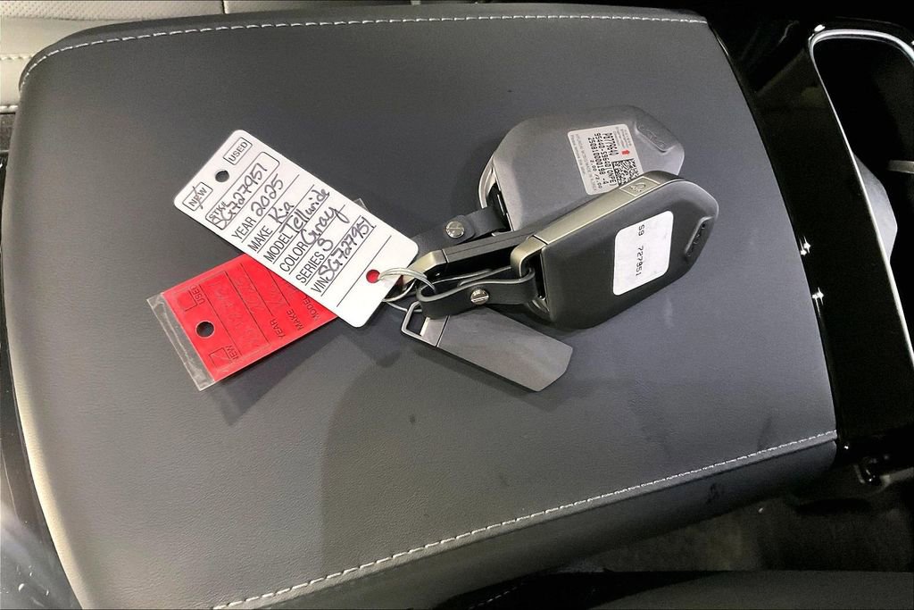 New 2025 Kia Telluride S image 30