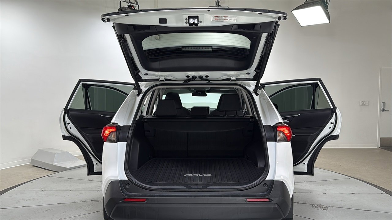 Used 2025 Toyota RAV4 XLE w/ Convenience Package image 16