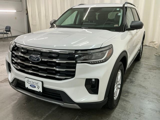 Used 2025 Ford Explorer Active w/ Active Comfort Package image 9