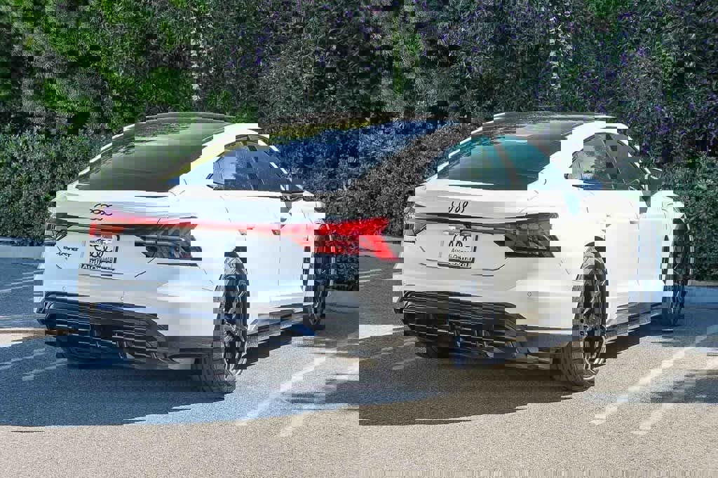 Used 2022 Audi e-tron GT Premium Plus image 4