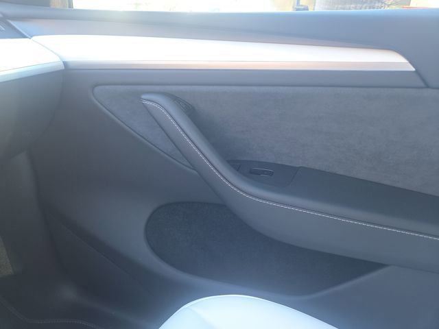 Used 2025 Tesla Model Y Long Range image 44