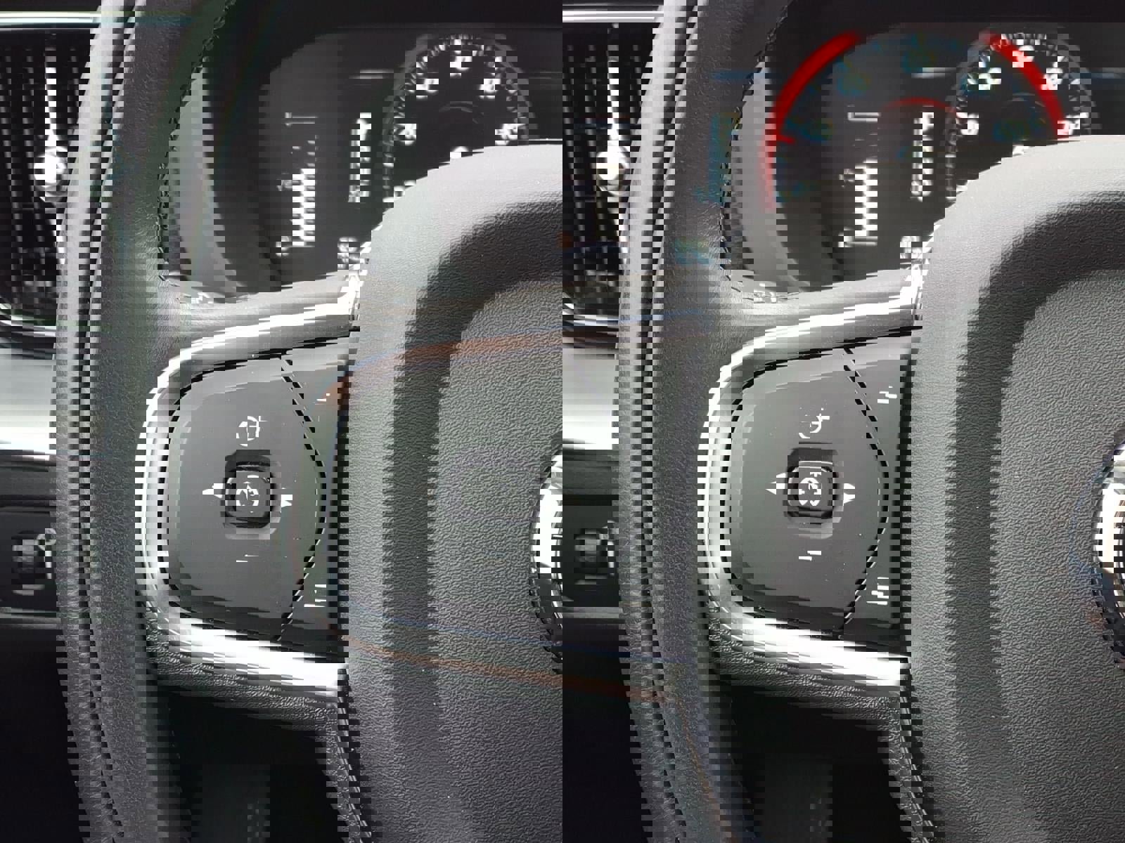 Used 2019 Volvo XC60 T5 Momentum w/ Premium Package image 10