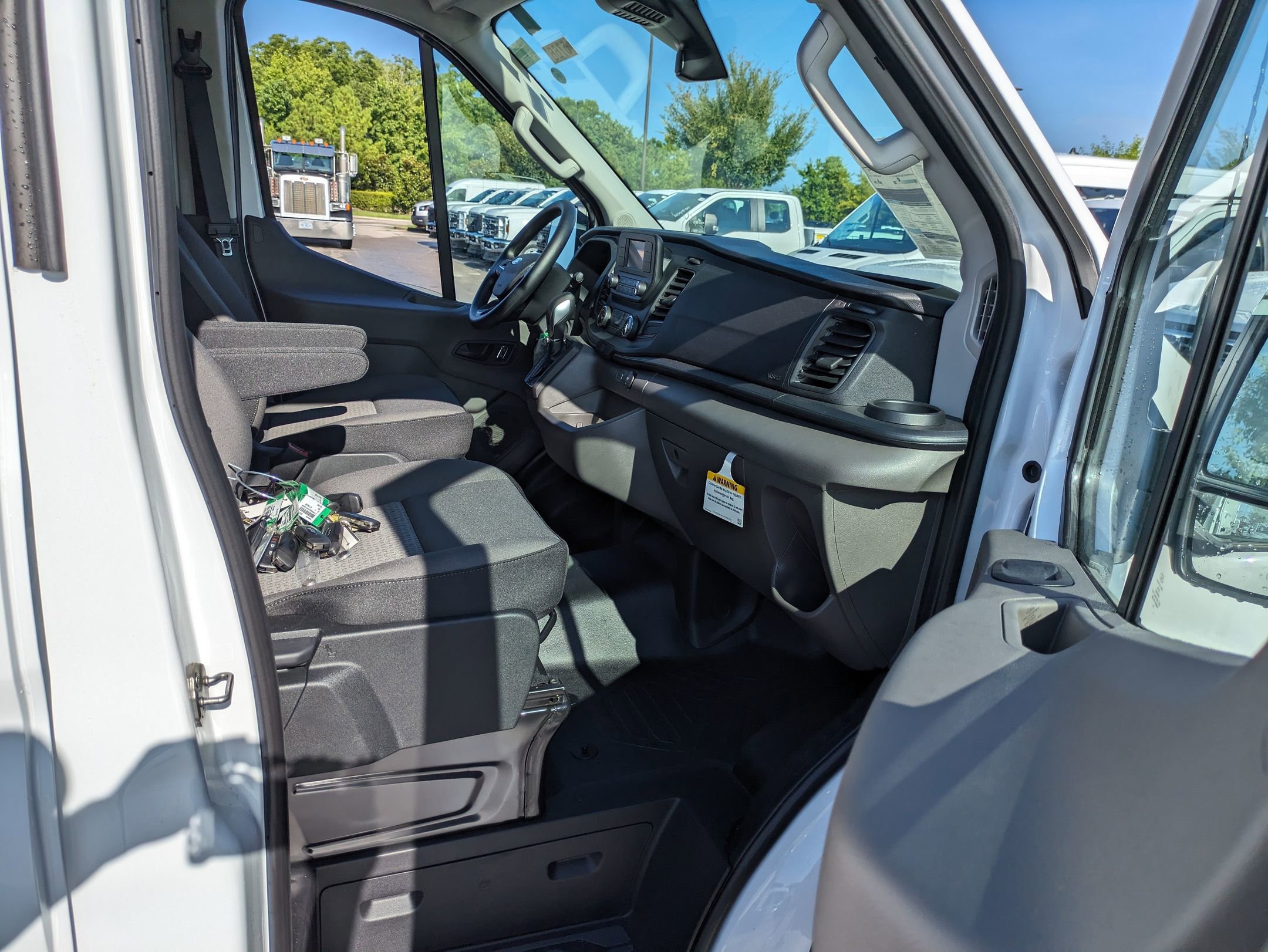 New 2025 Ford Transit 250 148 Medium Roof image 30