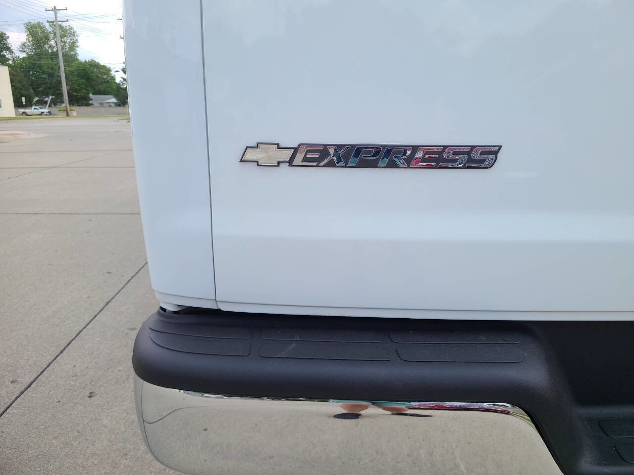 Used 2018 Chevrolet Express 2500 2500 3dr Extended Cargo Van image 16