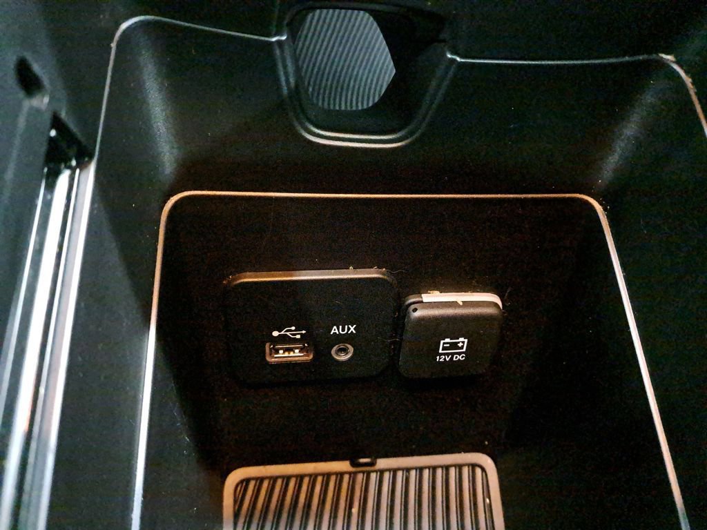 Used 2015 Chrysler 200 C w/ Navigation & Sound Group I image 26