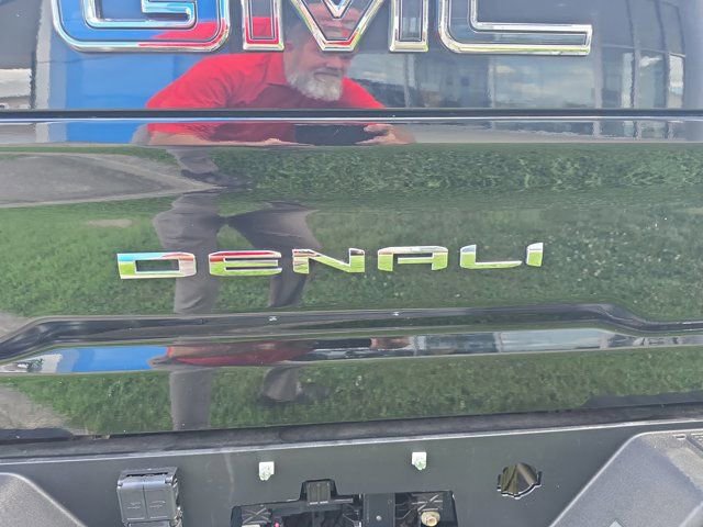 Used 2024 GMC Sierra 2500 Denali Ultimate AWD/4WD image 16