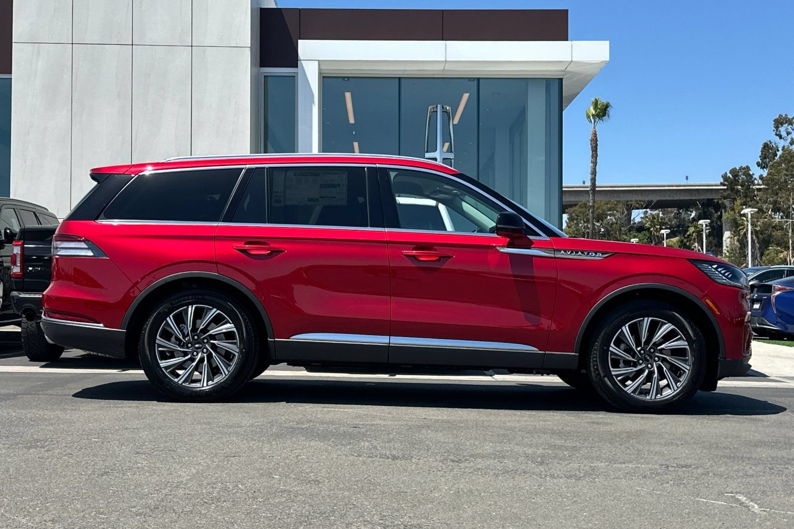 New 2026 Lincoln Aviator 2WD image 2