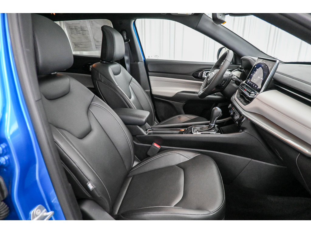 Used 2025 Jeep Compass Limited w/ Sun & Sound Group AWD/4WD image 18