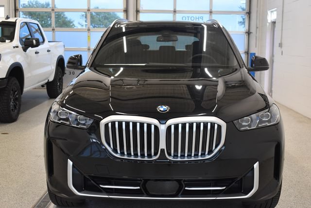 New 2026 BMW X5 xDrive40i w/ Premium Package AWD/4WD image 3