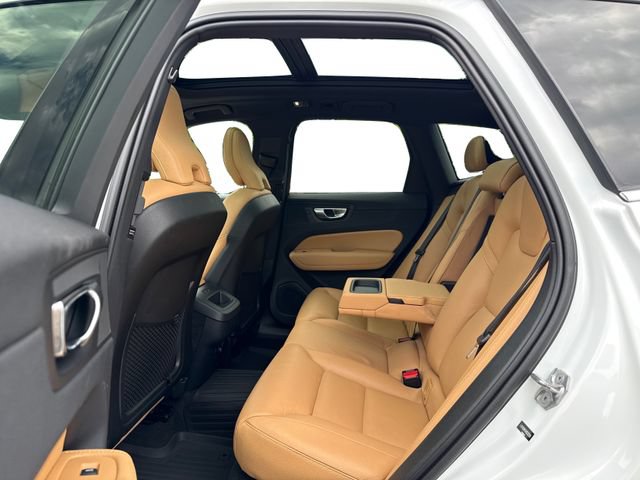 Used 2019 Volvo XC60 T5 Momentum w/ Multimedia Package AWD/4WD image 11