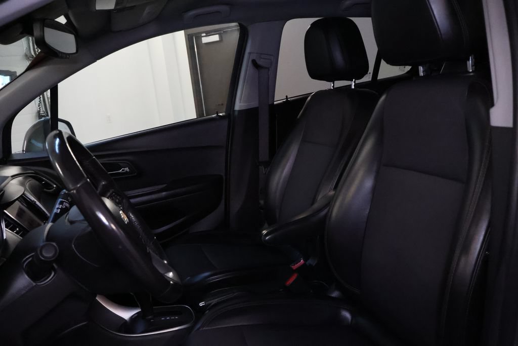 Used 2022 Chevrolet Trax LT w/ Driver Confidence Package AWD/4WD image 13