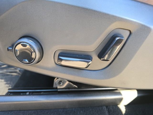 Certified 2025 Volvo XC90 B6 Ultra w/ Lounge Package image 30