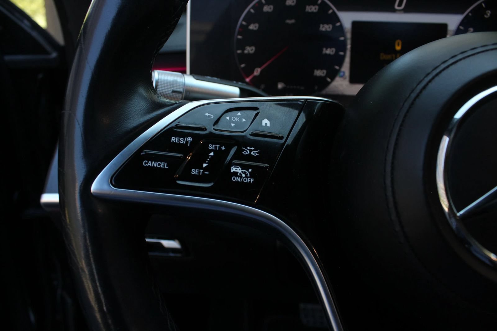 Used 2022 Mercedes-Benz S 580 4MATIC Sedan w/ AMG Line Package image 32