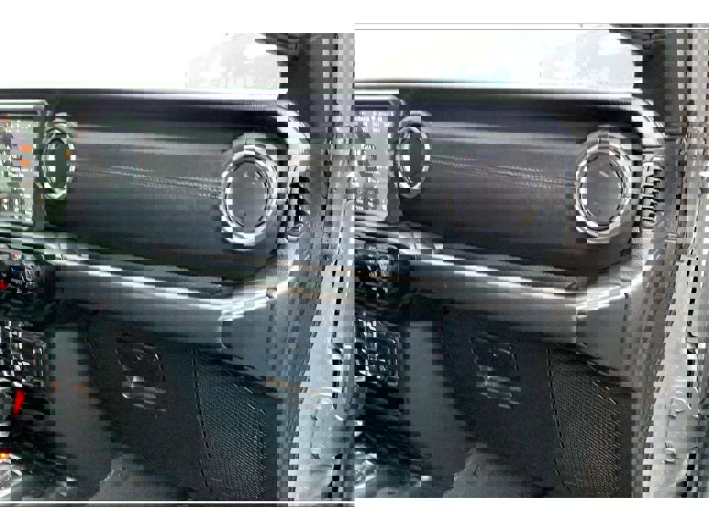 Used 2020 Jeep Gladiator Overland w/ Popular Equipment Package image 18