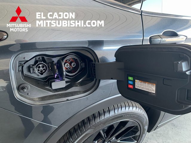 Used 2025 Mitsubishi Outlander SEL Black Edition image 4