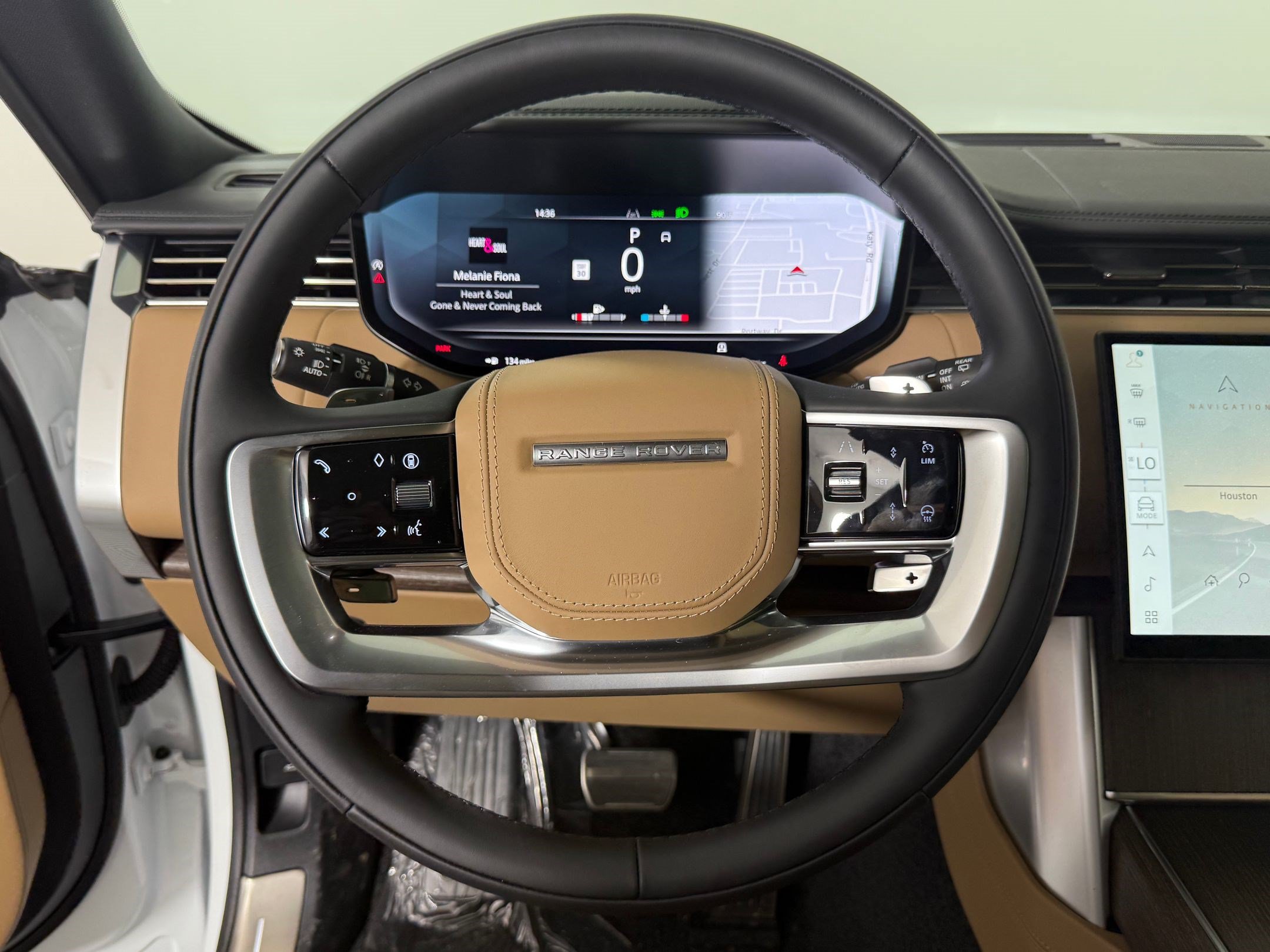 New 2026 Land Rover Range Rover Long Wheelbase SE AWD/4WD image 17