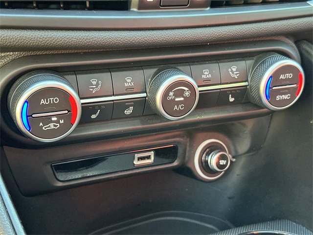 Used 2022 Alfa Romeo Giulia Veloce image 38