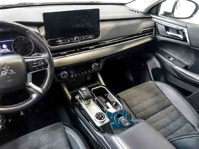 Used 2025 Mitsubishi Outlander SE AWD/4WD image 18