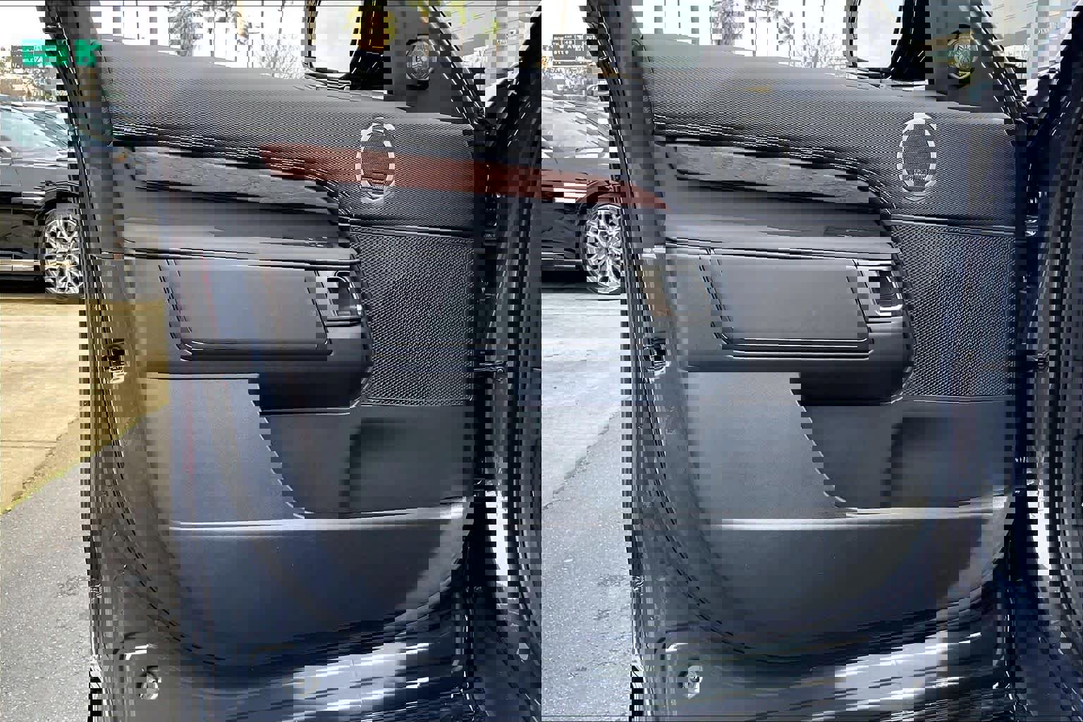 New 2026 Land Rover Discovery Dynamic SE image 24