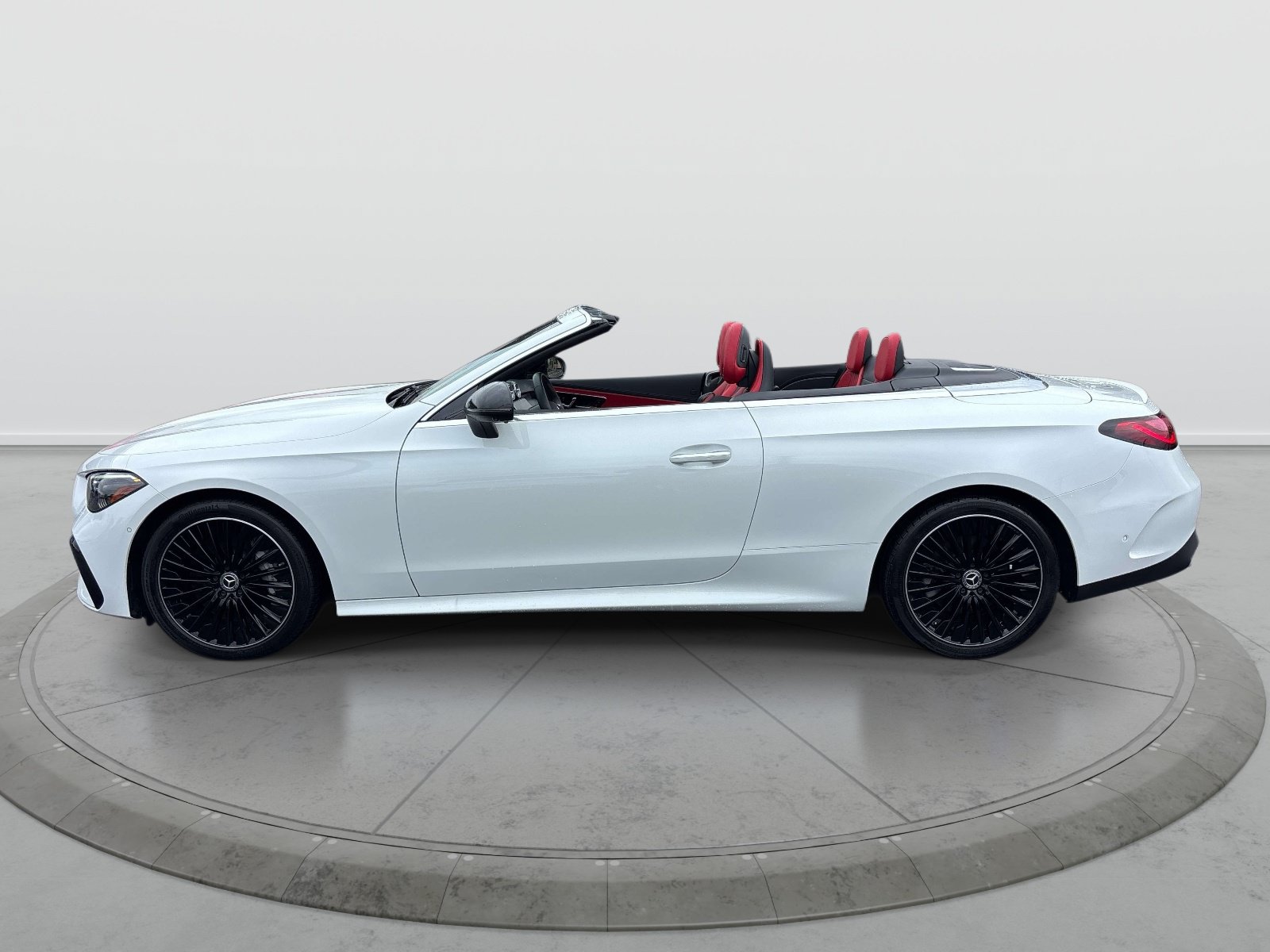 Used 2024 Mercedes-Benz CLE 450 4MATIC Cabriolet image 2