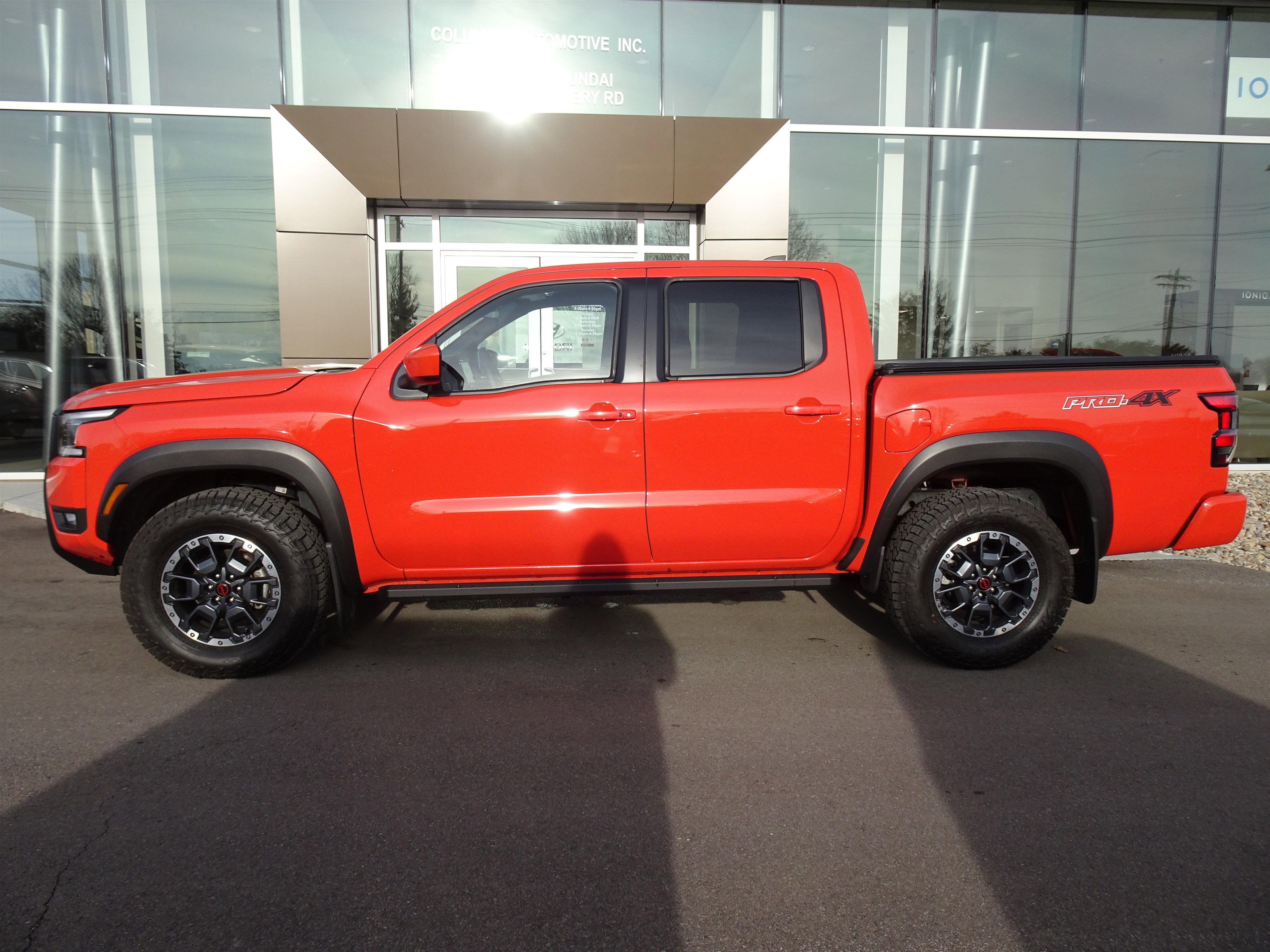 Used 2025 Nissan Frontier PRO-4X image 2