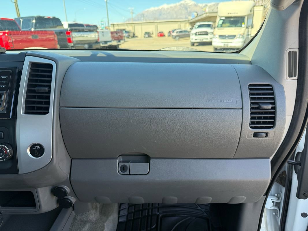 Used 2016 Nissan Frontier SV image 24