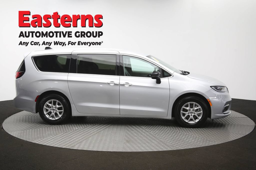 Used 2024 Chrysler Pacifica Touring-L FWD image 47