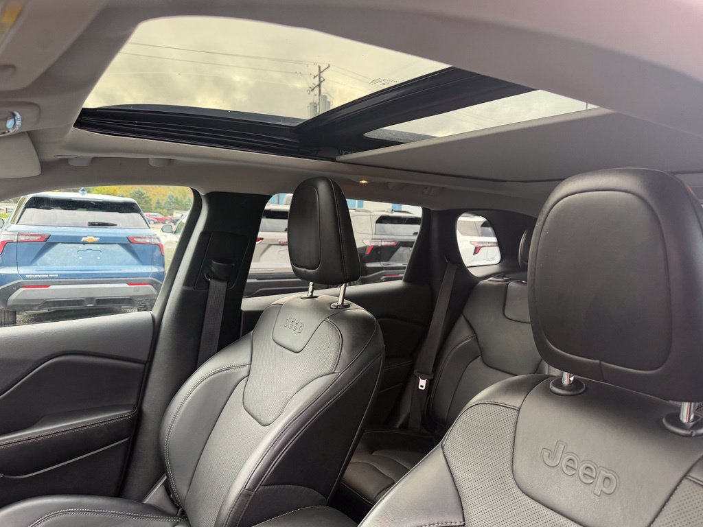 Used 2022 Jeep Cherokee Limited AWD/4WD image 31