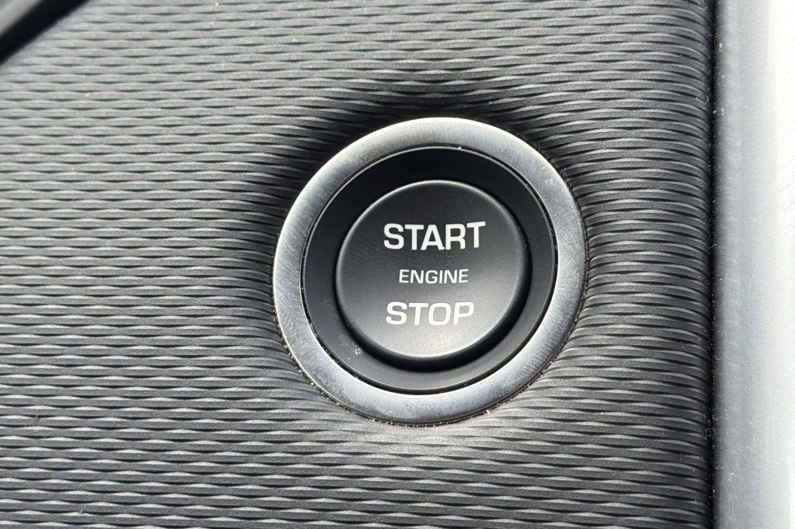 Used 2025 Land Rover Discovery Dynamic SE AWD/4WD image 36