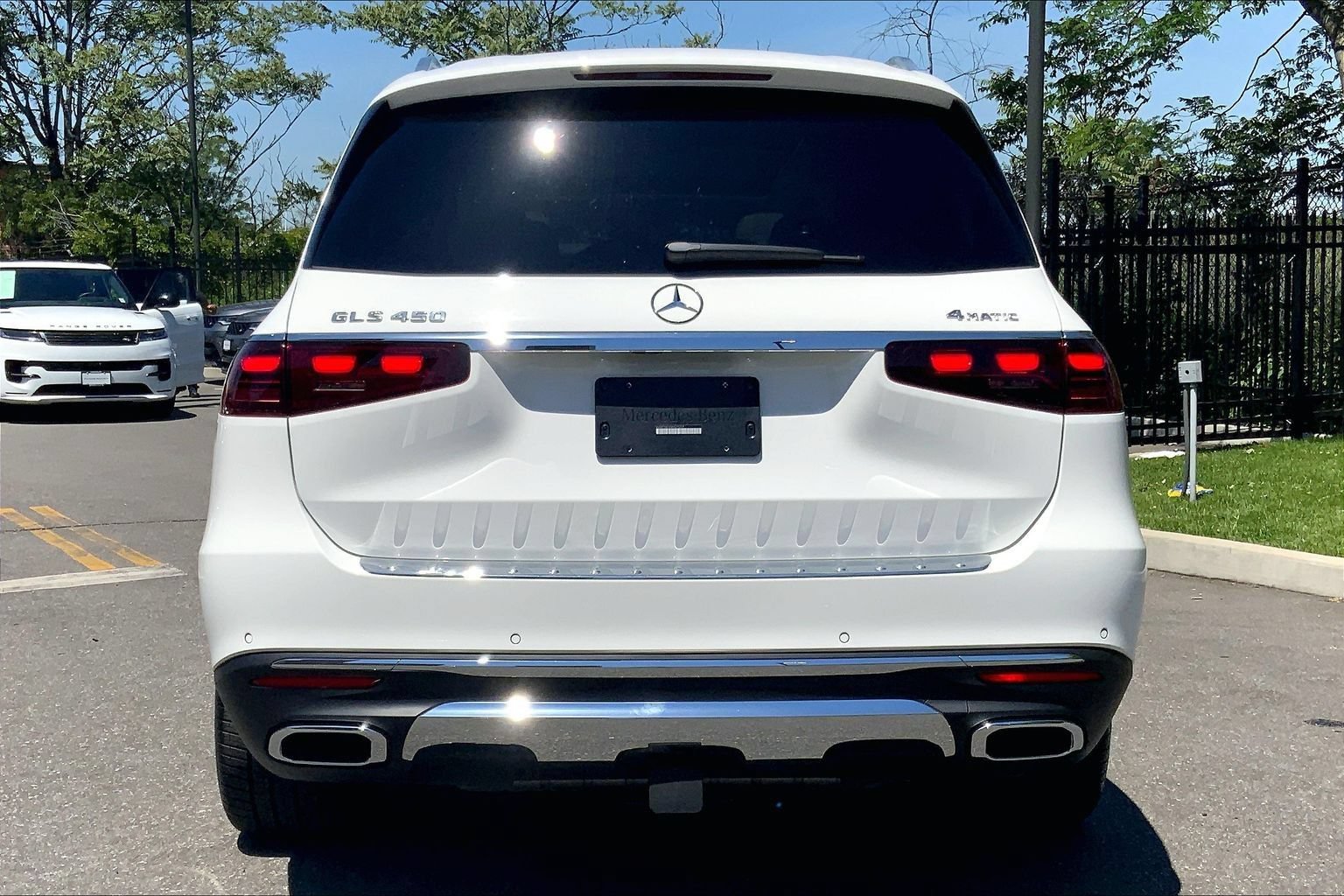 Used 2025 Mercedes-Benz GLS 450 4MATIC image 4