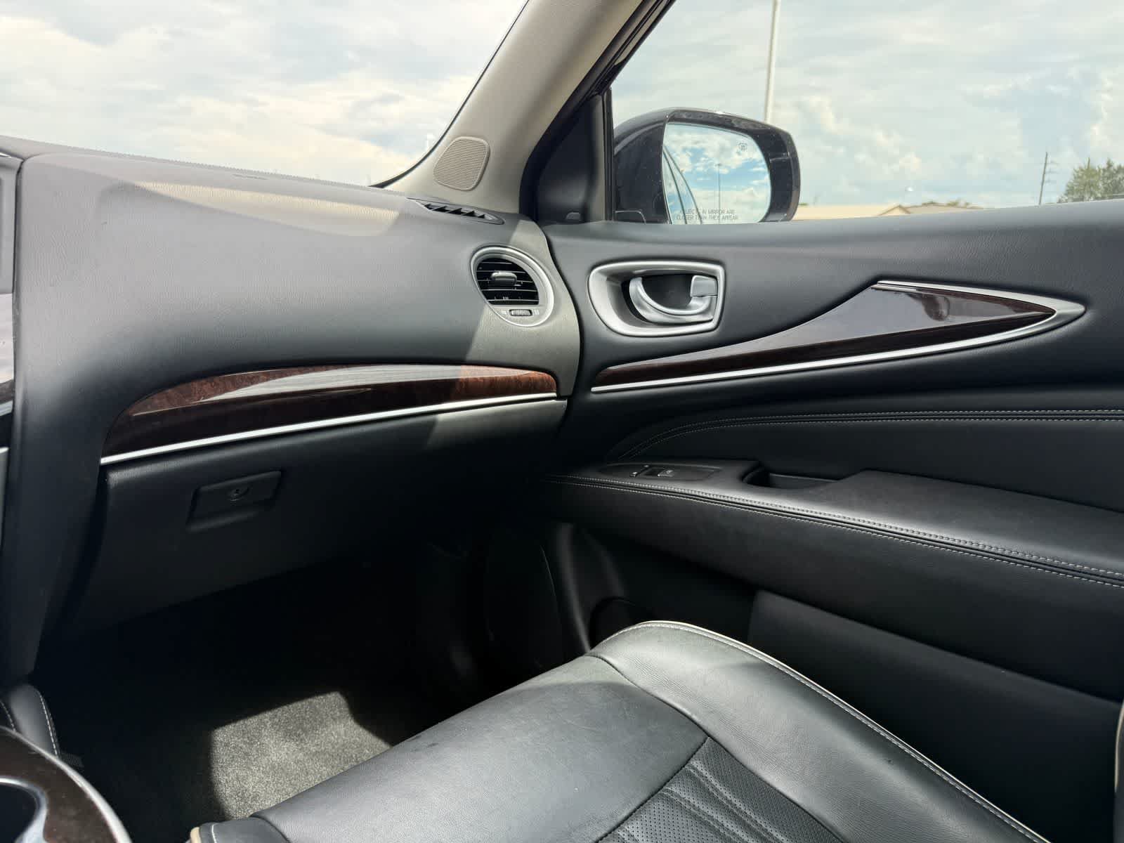 Used 2019 INFINITI QX60 Luxe w/ Sensory Package FWD image 8
