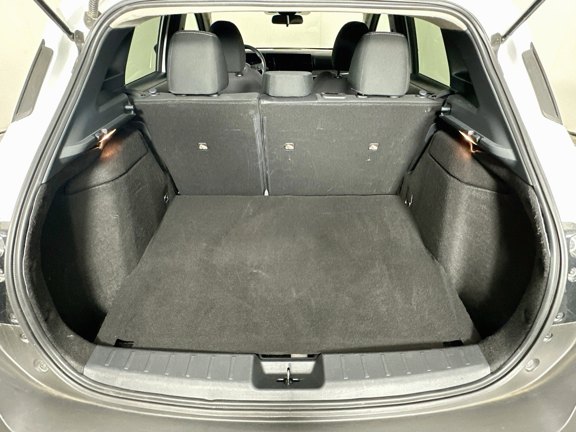 Used 2025 Nissan Kicks SV AWD/4WD image 26