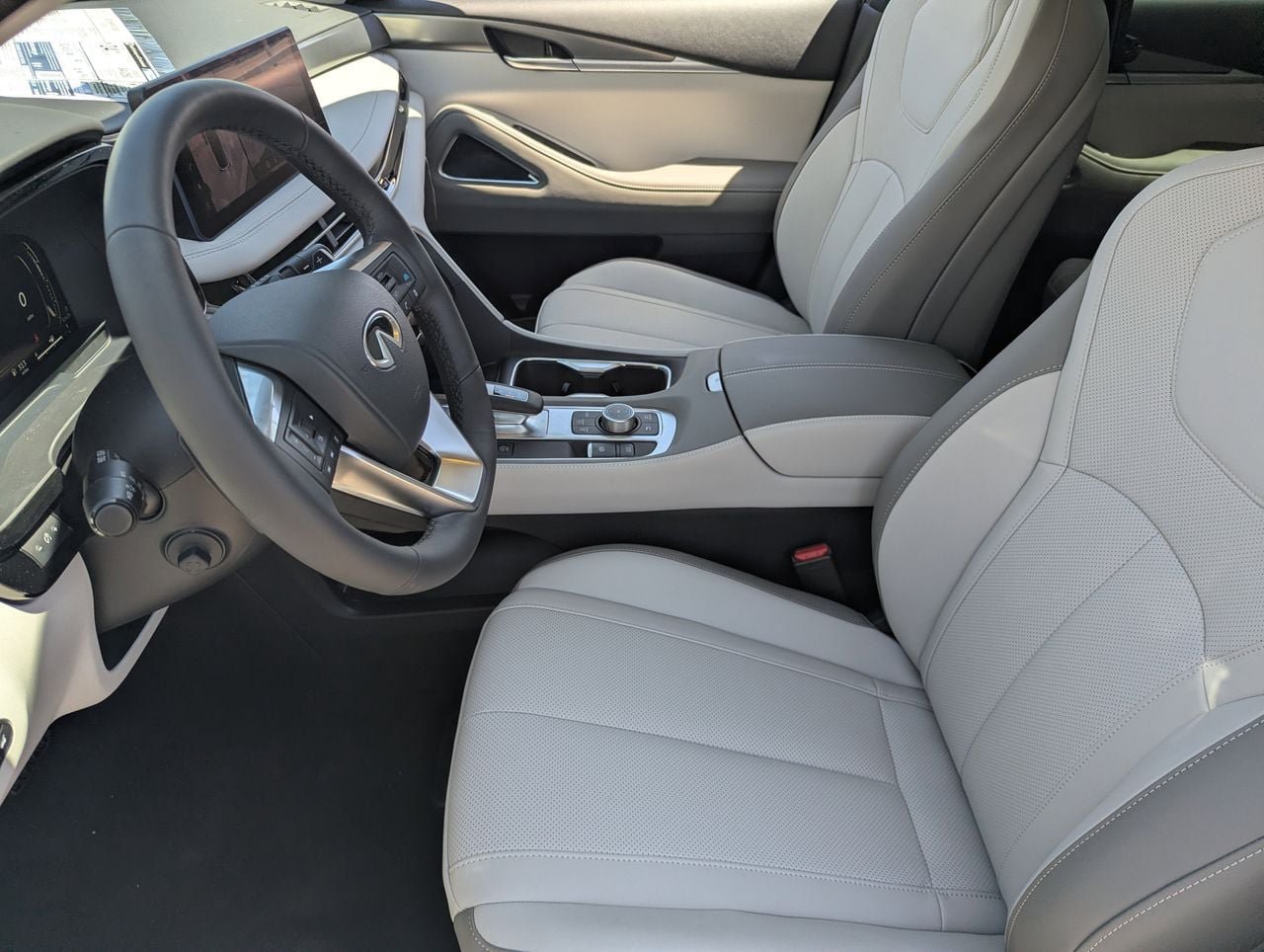 Certified 2027 INFINITI QX60 Luxe w/ Family Package FWD image 12